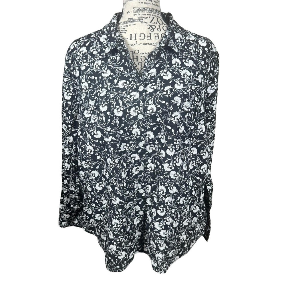 Black and white floral button up top
XLP